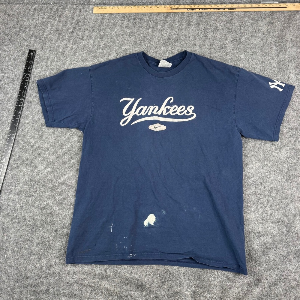 Nike T-Shirt Mens Size XL Navy Blue New York Yankees Distressed Stained Graphic